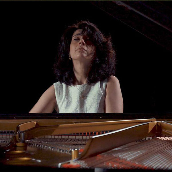 VIDEO: 5 pianisten spelen Mozart op gave locatie