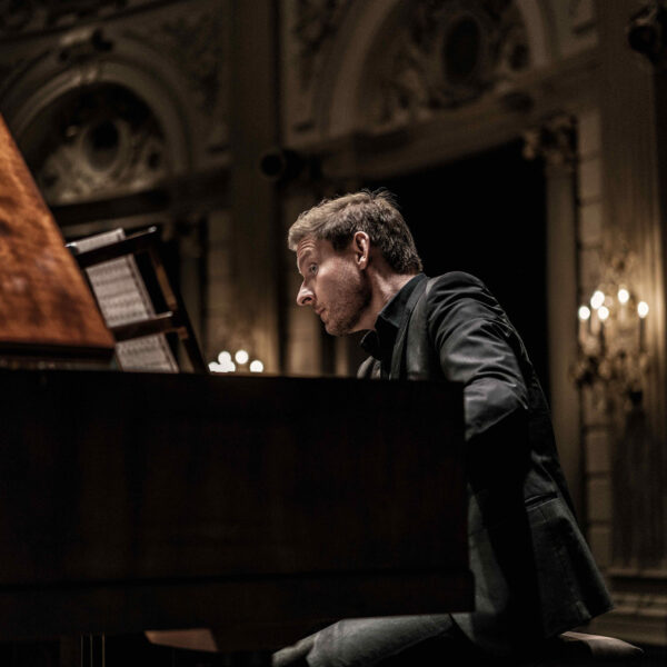 Bezuidenhout speelt Bach op klavecimbel