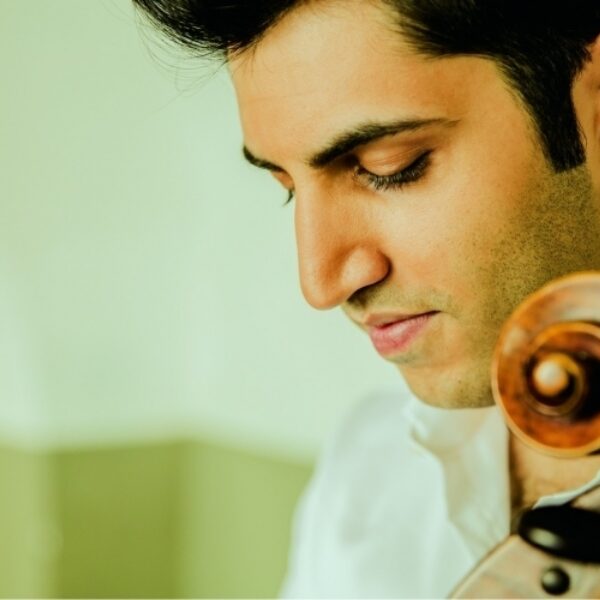 Kian Soltani speelt Schumanns Celloconcert