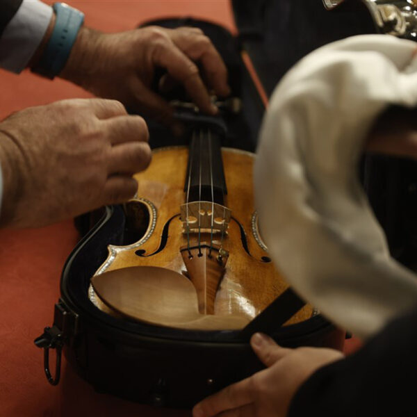Door nazi's geroofde Stradivarius teruggevonden