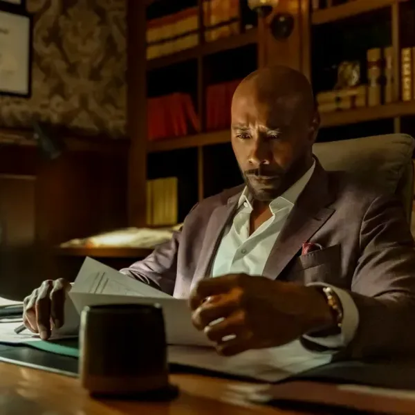 Paul Leonard-Morgan scoort CBS-drama 'Watson'