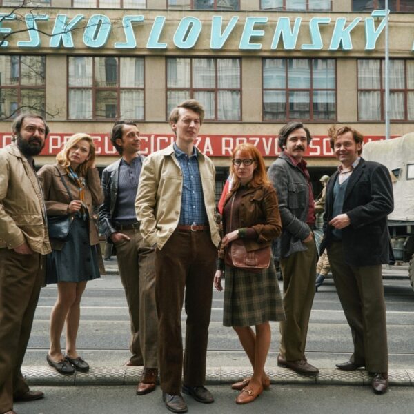 Welke muziek hoor je in de historische thriller 'Waves'?