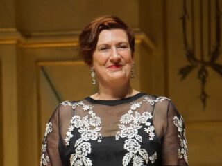 Mezzosopraan Dame Sarah Connolly zingt in het Zomeravondconcert
