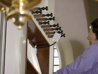 Laurens de Man op het orgel in de kerk van Beets