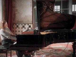 Helena Basilova speelt Ryuichi Sakamoto