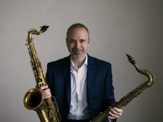Andreas van Zoelen stelt al zijn 130 saxofoons tentoon: van originele Sax tot speelgoedexemplaar