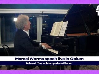Marcel Worms speelt Bach live in Opium