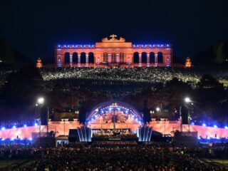 Bekijk het zomerse Schönbrunn Concert