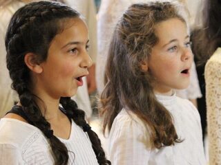 Bekijk het Kerstconcert met Nationale Koren en Lucie Horsch