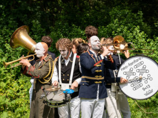 Neo-fanfare 9×13 haalt klimaatdiscussie naar Wonderfeel