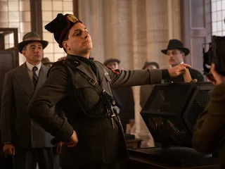 Tom Rowlands van The Chemical Brothers scoort Mussolini-drama 'M. Il figlio del secolo' (M. Son of the Century)