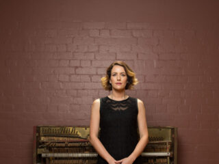 Mexicaans-Amerikaanse dirigente Alondra de la Parra presenteert ‘The Impossible Orchestra’