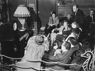 Van testbeeld tot B&B Vol Liefde: 75 jaar televisie in Nederland