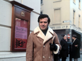 Tenor Luigi Alva (1927-2025): van de Peruaanse marine naar de operatop