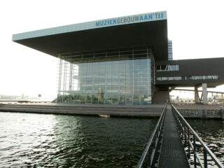 Twintig jaar Muziekgebouw aan ’t IJ: pioniers, strijd en toekomstmuziek