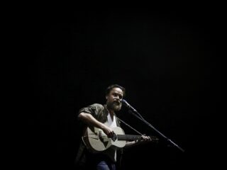 Rodrigo Amarante maakt muziek bij familiedrama 'His Three Daughters'