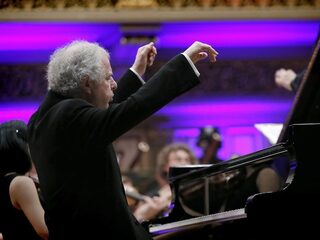 András Schiff ontvangt Bachmedaille