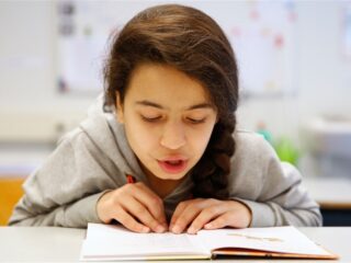 Kabinet wil boeken duurder maken maar ook verbetering taalvaardigheid: 'heel wonderlijk’