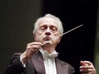 Dirigent grijpt in bij klimaatprotest in Warschau