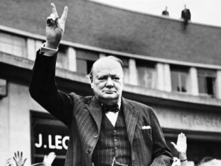 Jeff Danna verantwoordelijk voor muziek in serie 'Churchill at War'