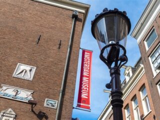 Bij het Amsterdam Museum kan je zelf een ode aan een vrouw van de stad brengen