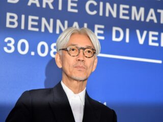 Beluister Sakamoto door Alexandre Kordzaia en Asko|Schönberg