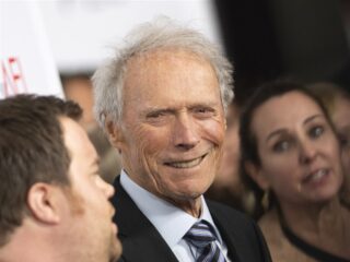 Nieuw rechtbankdrama 'Juror #2' van Clint Eastwood krijgt muziek van Mark Mancina