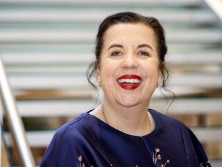 Francis van Broekhuizen neemt stokje over Lee Towers: 'Ik ga You’ll Never Walk Alone wel zingen zoals het hoort'