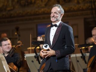 Soundtrack 'World Without End' uit 2012 eindelijk te beluisteren