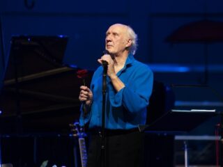 Zien: documentaire Herman van Veen 80!