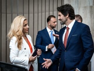 18.000 Slowaken de straat op tegen cultuurminister: dit is er aan de hand