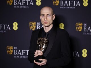 Daniel Blumberg wint BAFTA Award voor ‘The Brutalist’-score