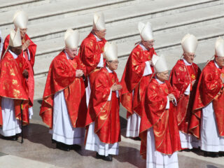 Wie volgt paus Franciscus op? Maakt Nederlandse kardinaal kans?