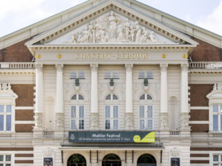 Dirigent Van Hessen over oproep Concertgebouw: 'Niet slim om Israëlische zanger te willen cancelen'