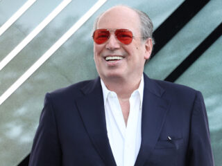 Hans Zimmer werkt opnieuw samen met RAYE – en dat klinkt zo