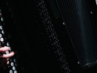 Accordeonist wil online muziekconcours aanklagen