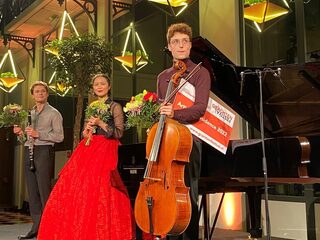 Cellist Alexander Warenberg wint de Grachtenfestivalprijs 2021