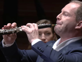 Dirigent en hoboïst Alexei Ogrintchouk leidt Sinfonietta Rīga