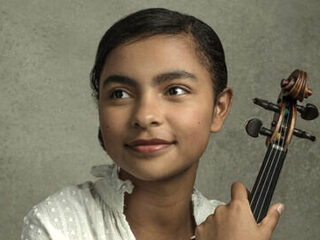 Steeds jonger: 13-jarige violist krijgt contract bij internationaal artiestenbureau