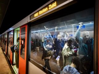 Waarom hoor je klassieke muziek in de Amsterdamse en Rotterdamse metro?