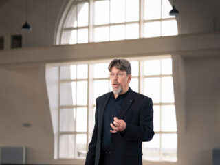 Geliefd bassolist en dirigent Bas Ramselaar overleden (1961-2025): 'Hij was een rots in de branding'