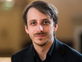 Benjamin Goodson nieuwe chef-dirigent Groot Omroepkoor