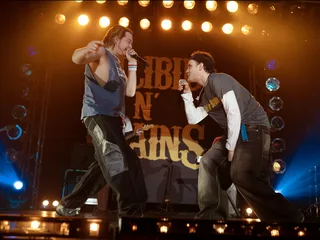 Deze muziek van Raffertie hoor je in het komische drama 'California Schemin’'