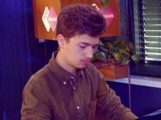 14-jarige pianist speelt benefietconcerten door het hele land: 'We zijn hem ontzettend dankbaar'