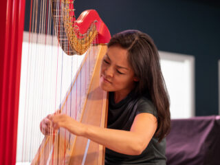 Slow Sunday: Lavinia Meijer speelt Satie