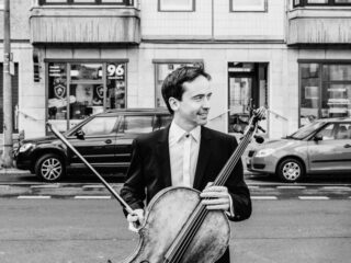 Karina Canellakis dirigeert Sjostakovitsj 5