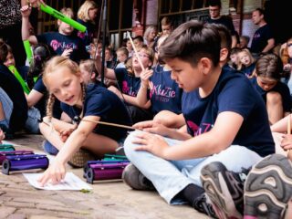 Recordaantal Doe Maar Mee bands laat kinderen zien hoe leuk muziek maken is