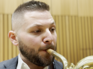 Fanatieke saxofonist ontdekt nieuwe geluiden