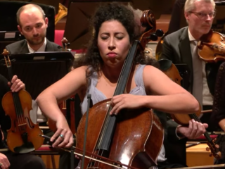 Ella van Poucke soleert bij het Radio Filharmonisch Orkest