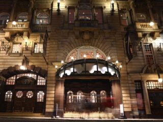 English National Opera krijgt toch extra budget - Ring The Met vervallen